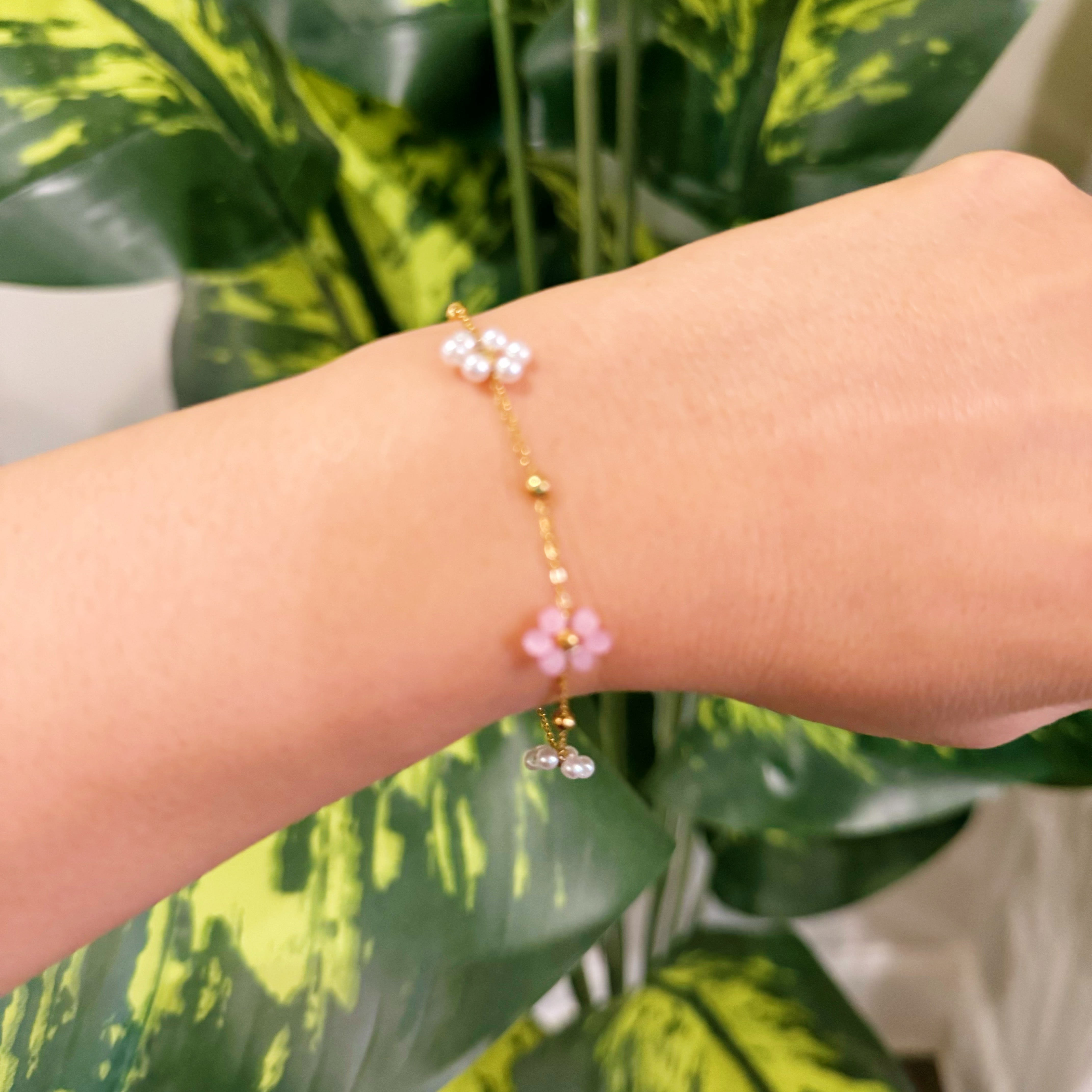 Pearl and Glass Bead Flower Bracelet
